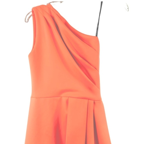 Black Halo Eve Rex Gown One Shoulder - Picture 5 of 10